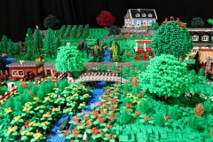 Landschaft von Beerly aus LEGO-Bausteinen - kleine Brücke in der Landschaft