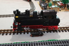 riesige Lokomotive aus LEGO Bausteinen auf der Bricking Bavaria 2019