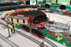 Lokschuppen und Züge aus LEGO Bausteinen auf der Bricking Bavaria 2019