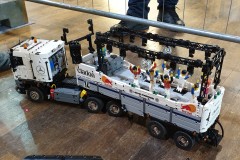Technik Modell Disco-Sattelzug aus LEGO Bausteinen auf der Bricking Bavaria 2019