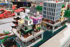 Ninjago City Gebäude aus LEGO Bausteinen auf der Bricking Bavaria 2019