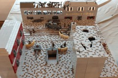 Berliner Straßenzeile im Krieg aus LEGO Bausteinen auf der Bricking Bavaria 2019