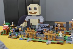 diverse Minecraft Bauwerke aus LEGO Bausteinen