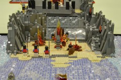 Burg aus Game Of Thrones aus LEGO-Bausteinen - Szene am Strand