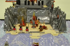 Burg aus Game Of Thrones aus LEGO-Bausteinen - Szene am Strand
