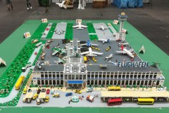 Flughafen aus LEGO-Bausteinen