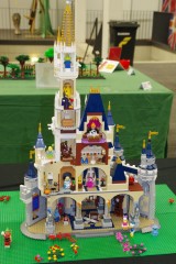 Disney-Schloß aus LEGO-Bausteinen