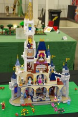 Disney-Schloß aus LEGO-Bausteinen