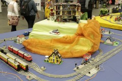 12 V Eisenbahn aus LEGO-Bausteinen