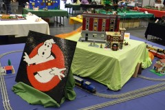 Ghostbusters Logo und HQ aus LEGO-Bausteinen