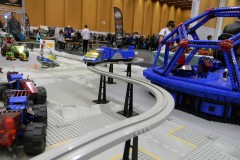 Moonbase und Monorail aus LEGO-Bausteinen
