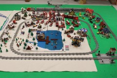 12 Volt Eisenbahn mit Eislaufplatz aus LEGO-Bausteinen