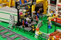 Stadt aus LEGO Bausteinen von Lisi und Max - Live-Band auf der Bühne