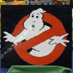 LEGO-Mosaik vom Ghostbusters Logo