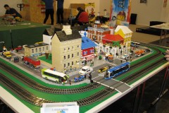 LEGO Stadtteil mit Straßenbahn