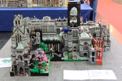 LEGO-Krönungskirche von der Seite