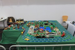 LEGO 4,5 Volt Eisenbahn mit kleiner Stadt