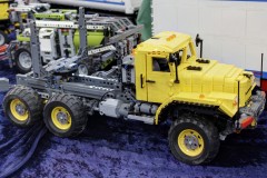 Zugmaschine aus LEGO-Bausteinen