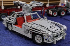 Oldtimer Flügeltürer aus LEGO-Bausteinen