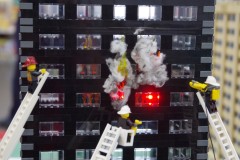 Feuer in der Hochhausstadt aus LEGO-Bausteinen