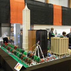 Hochhäuser aus LEGO-Bausteinen