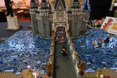 Disney Schloß mit Landschaft aus LEGO Bausteinen