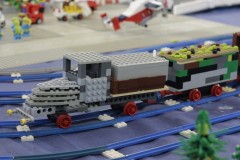 alter LKW Umbau auf einen Zug aus LEGO Bausteinen
