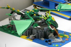 LEGO grüner Drache