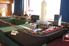 LEGO Eisenbahn mit U-Bahnhaltestelle