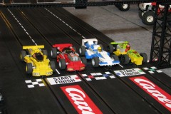 LEGO meets Slotcar - Autos am Start