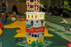Multi-Kulti Haus aus LEGO-Bausteinen