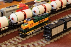 Züge aus LEGO-Bausteinen